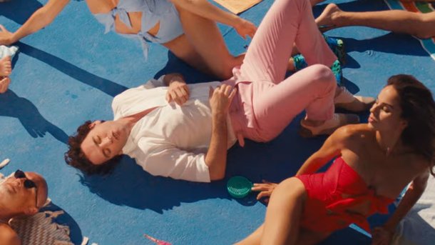 Mika : découvrez son nouveau clip très chaud pour «Ice Cream» !