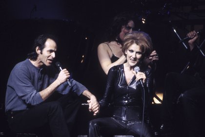 En 1994, Céline Dion rencontre Jean-Jacques Goldman par le biais de son mari et manager René Angelil. C'est le début d'une grand amitié et de l'une des collaborations les plus fructeuse de l'histoire de la musique. Jean-Jacques Goldman lui écrit notamment le titre culte "Pour que tu m’aimes encore"
