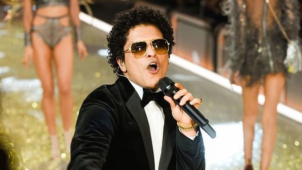 Bruno Mars: qui est Zendaya, sa voisine de chambre sexy dans le clip de "Versace on The Floor"?