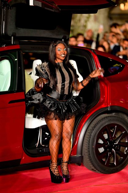 Theodora Le Tapis Rouge - NRJ Music Awards 2025