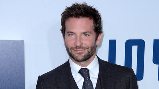 Bradley Cooper : il fête Noël avec sa mère!