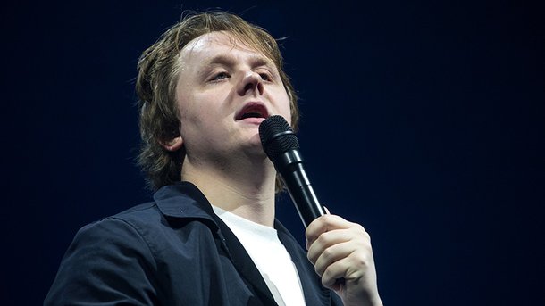 Lewis Capaldi en couple: l'amour sera-t-il le sujet de son nouvel album?