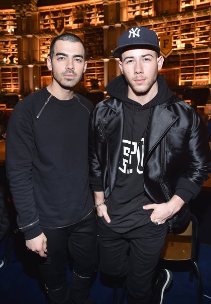 Nick et Joe Jonas au défilé FENTYxPUMA by Rihanna