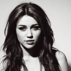 Miley Cyrus devient détective privée