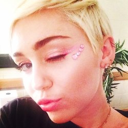 Miley Cyrus: pinkkkkkkkkkkk <3<3<3<3