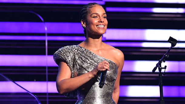Alicia Keys et le maquillage, des paillettes au naturel