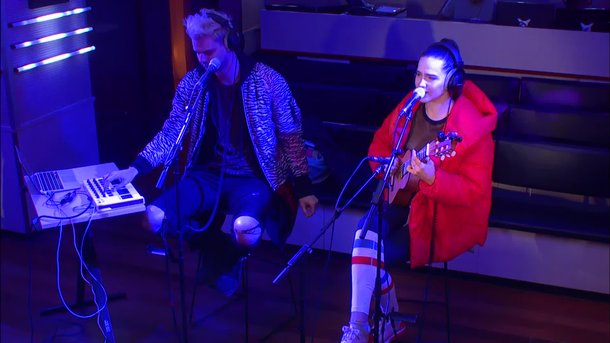 Sofi Tukker interprète "Best Friend" chez Double F