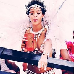 Rihanna ©Instagram
