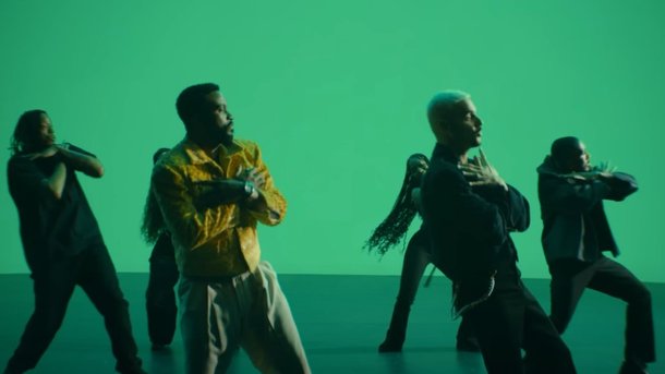 Matt Pokora et Fally Ipupa : le duo prêt pour les Jeux Olympiques 2024 avec « Chez toi, chez moi »