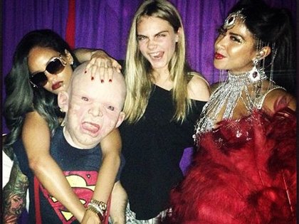 caradelevingne: Good times @badgalriri #cirquedesoleil