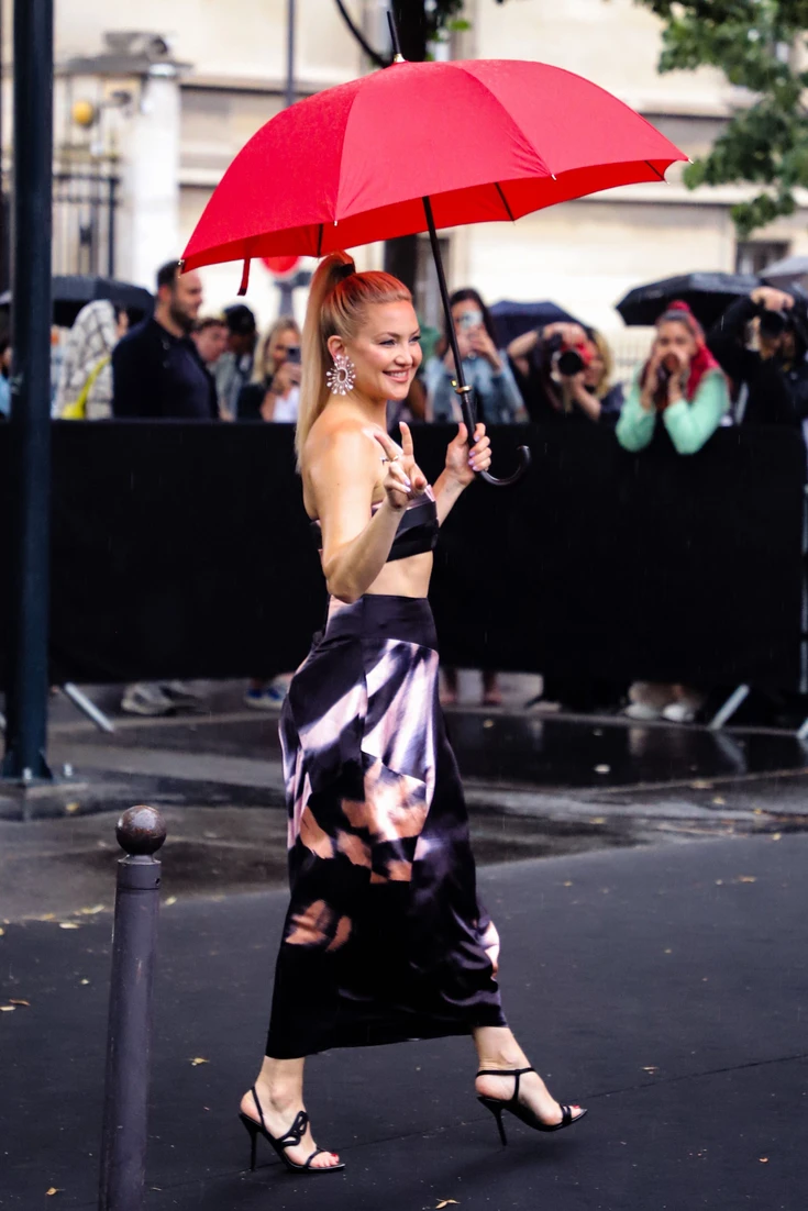 Kate Hudson au défilé Georgio Armani le 5 juillet 2023 à Paris