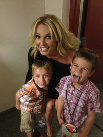 Britney Spears : J'ai les deux garçons les plus mignons du monde! J'espère que vous passez tous une belle fête des mères ! 