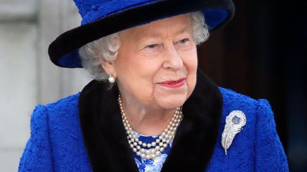 Les infos du Réveil Chérie : La reine Elizabeth II cherche quelqu’un pour s’occuper de ses réseaux sociaux !
