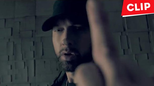 Eminem se venge de ses détracteurs dans le clip de «Fall»
