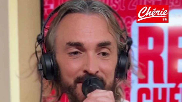 Christophe Willem chante "Ps : Je t’aime" en direct dans le Réveil Chérie