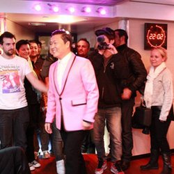 Lundi 05 novembre aves Psy et Kev Adams