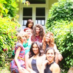 taylor-swift-avec-lorde-et-ses-amies