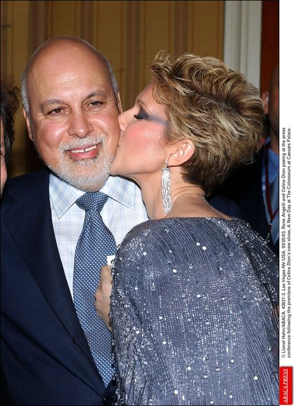 René Angelil et Céline Dion posant lors de la conférence de presse suivant la première du nouveau spectacle de Céline Dion , A New Day au Colosseum du Caesars Palace