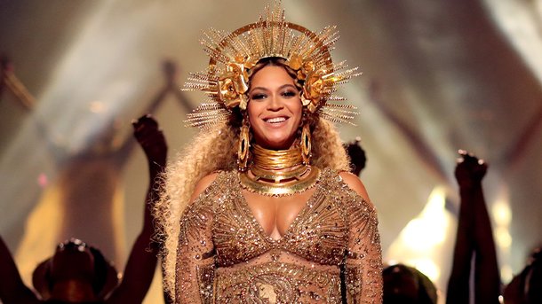 Beyonce enceinte : elle annonce sa grossesse aux MTV Awards