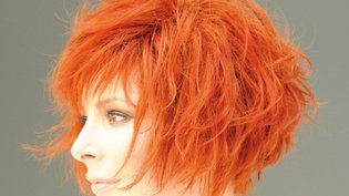 Mylène Farmer en 10 looks emblématiques