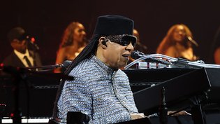 Stevie Wonder fait son grand retour à Paris et invite Lenny Kravitz sur scène