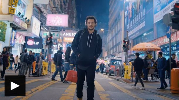 Amir déambule dans Hong-Kong pour le clip de son single «Les Rues de ma Peine»