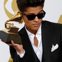 La 53e cérémonie des Grammy Awards, en 2011 ; l’une des premières consécrations en solo pour Bruno Mars où il remporte le prix du meilleur chanteur pop pour « Just The Way You Are »
