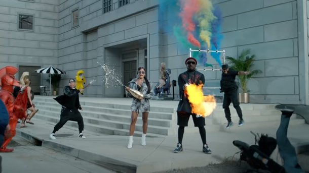 Black Eyed Peas ft. Nicky Jam et Tyga - Vida Loca