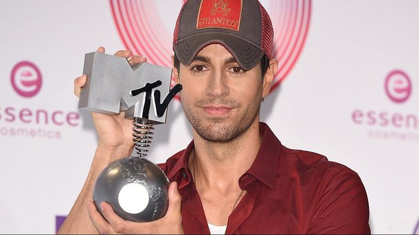Enrique Iglesias: retour sur le phénomène "Duele el Corazón"