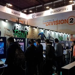 Comme l'an passé, Ubisoft a une belle enceinte sur le salon Paris Games Week 2018, avec ses titres majeurs à essayer : AC Odyssey, The Division 2, Trials Rising...