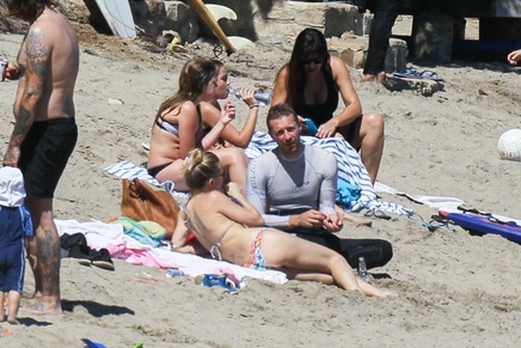 Chris Martin et Kate Hudson_plage