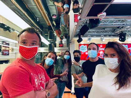 Masqués mais tellement heureux de vous retrouver tous les matins sur Chérie FM !