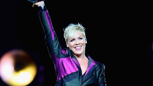 Pink: le jour où elle a interrompu un concert pour consoler une fan en deuil