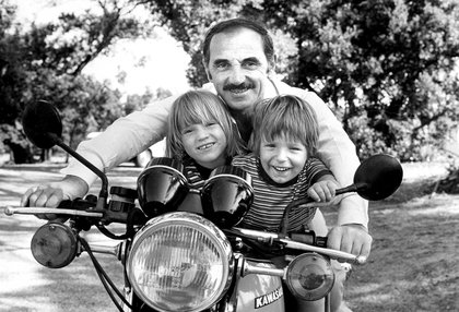 Côté vie privée, l'artiste s’est marié trois fois et a eu six enfants.