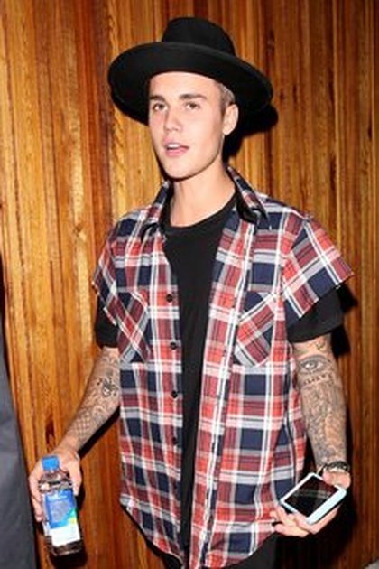 Justin Bieber arrive au club "The Nice Guy"