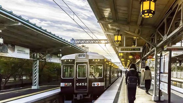 Les infos du Réveil Chérie : Au Japon, un train arrive avec une minute de retard, une enquête ouverte