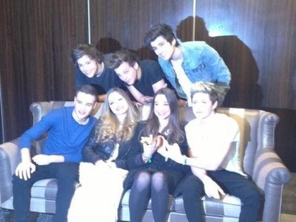 Les @onedirection ont remis l'award du Meilleur Fan a la gagnante ! -nma 
