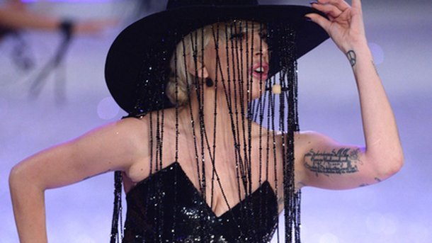 Lady Gaga : un chapeau à 1 million de dollars!