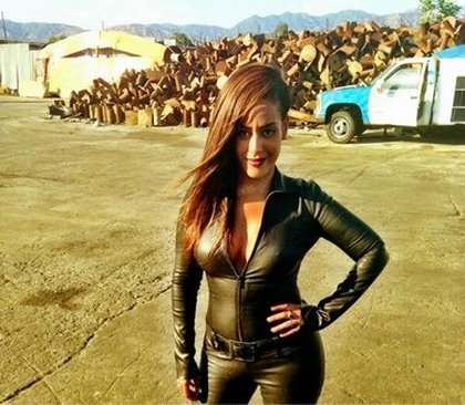 Amel Bent : 18h00 , je décède dans ma combi mais j'aime bien le style... #clip 
