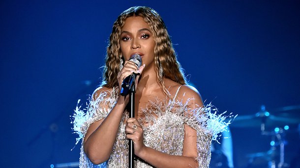 Beyoncé: son magnifique clin d’œil vestimentaire pour la sortie du «Roi Lion» au  Wearable Art Gala