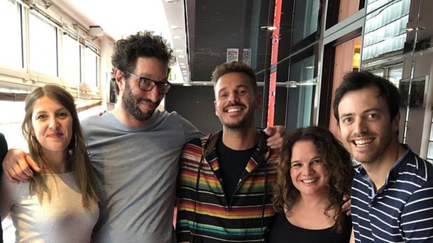 M.Pokora chante en live «Les Planètes» chez Manu du 6/9 sur NRJ!
