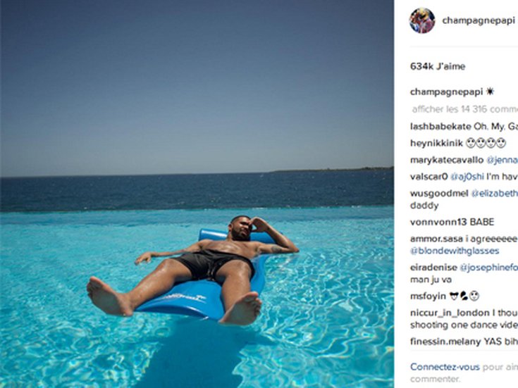 Drake profite du soleil à la piscine
