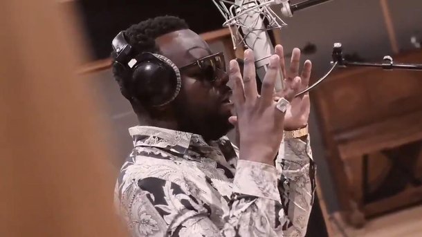 Maître Gims donne de la voix dans un nouvel extrait de «Bella Ciao»
