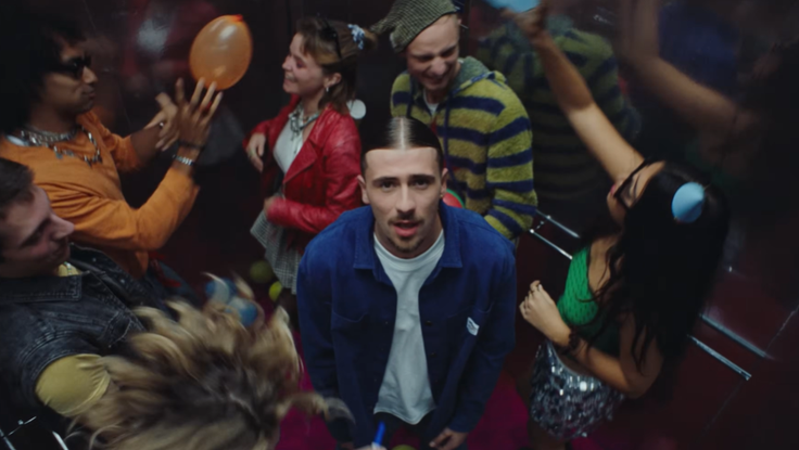 Pierre Garnier dans le clip de "L'horizon"