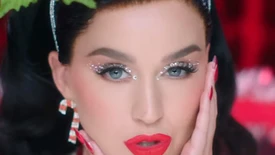 Katy Perry dévoile le clip enchanteur de «Cozy Little Christmas»