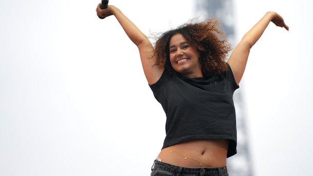 Léna Situations va-t-elle arrêter les vlogs d’août ? Découvrez sa réponse !