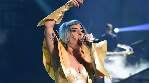 Lady Gaga chante «Shallow» en live pour la première fois
