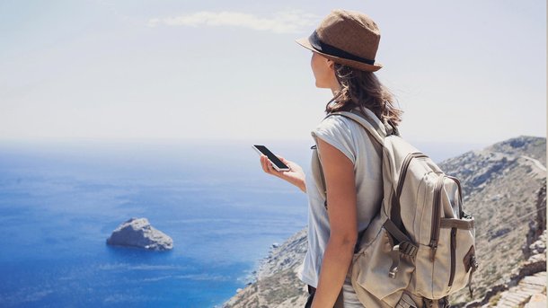 Les infos du Réveil Chérie : préférer le smartphone pour réserver ses vacances et payer moitié moins !