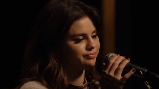 Selena Gomez dévoile la version acoustique de «Rare»