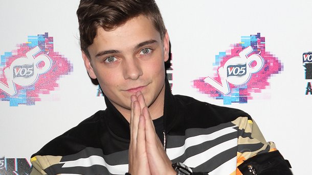 Martin Garrix fait le DJ à Armani Exchange
